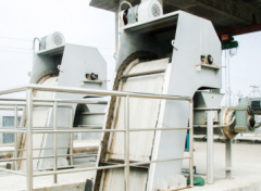 哪那些因素决定污水处理流程的选择？